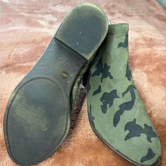 Lucky Brand Camo Suede Ankle Booties Western Low Heel Boots - Picture 7 of 10